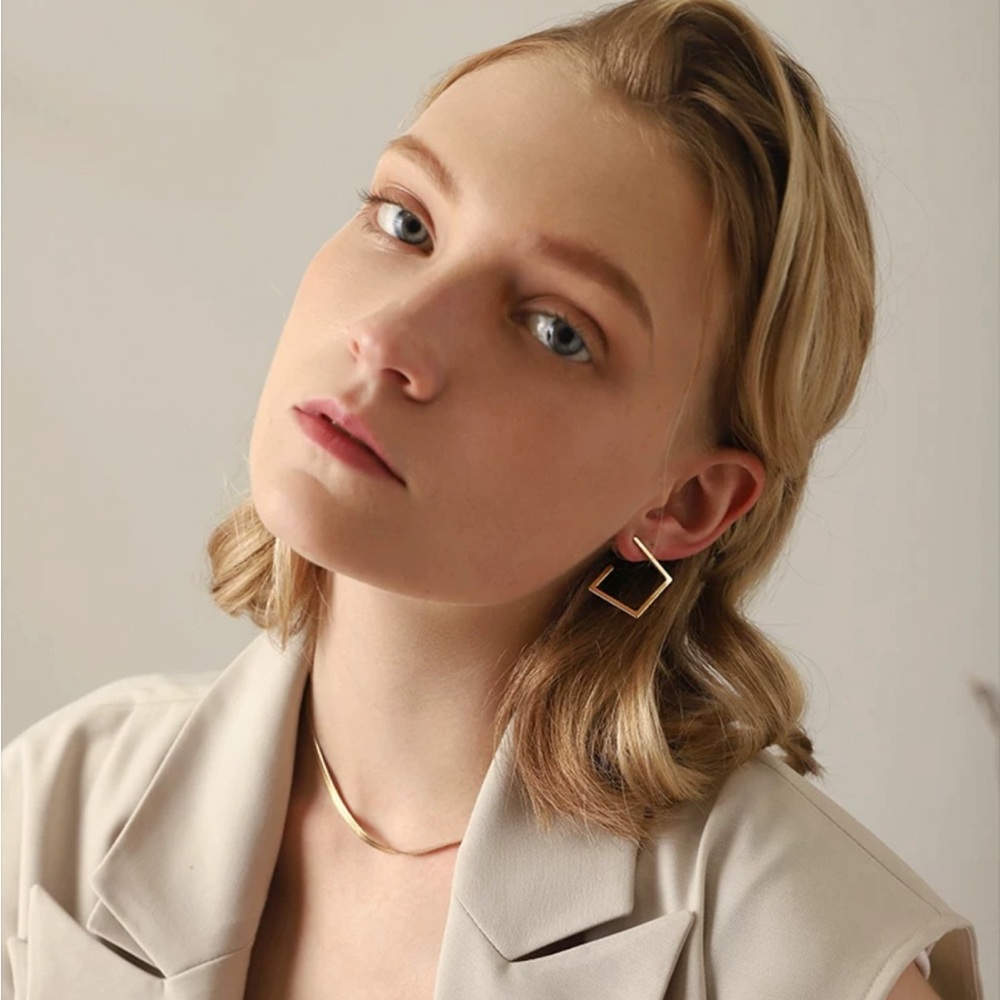 Gold square earrings (small size)